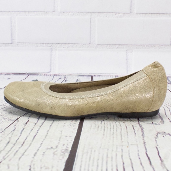 Munro Shoes - Munro Tan Metallic Gold Ballet Flats Size 4